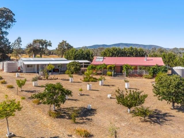 A Private Tree Change Sanctuary on 112 Acres Fully Off Grid Living in the Heart of Barkly