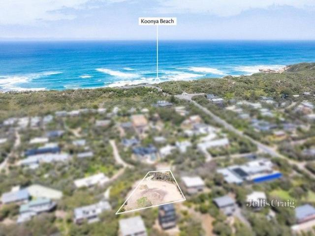 A prized parcel with panoramic bay and treetop views