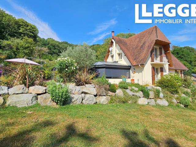 À proximité de Vimoutiers et Livarot – Élégante propriété avec vue panoramique et jardin de plus de 3 000 m²