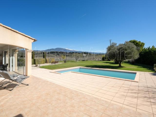 À proximité de Bédoin, belle villa avec jardin, piscine et v. 165m² Modène
