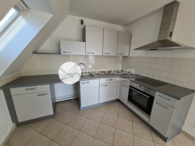 A proximité du centre ville, en dernier étage beau 4 pièces de 82m2 avec terrasse, garage et cave!