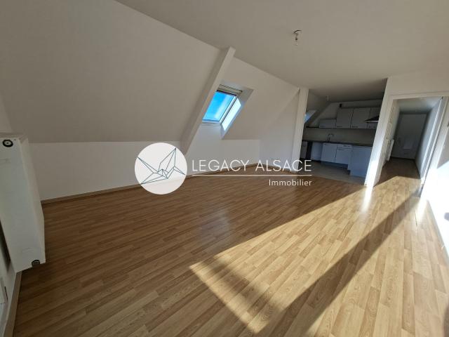 A proximité du centre ville, en dernier étage beau 4 pièces de 82m2 avec terrasse, deux garages et une cave!