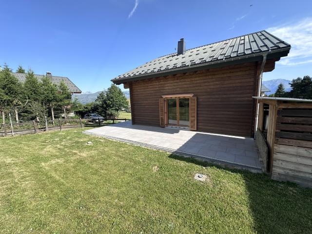 A proximité immédiate du centre du village du plan, venez découvrir ce beau chalet de 2014