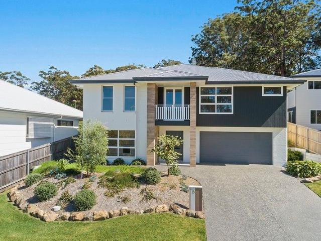 A Quality Built New Home in The Lakes Estate