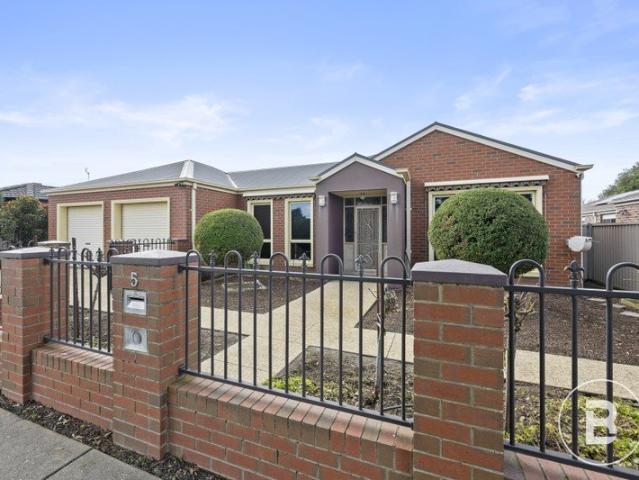 A QUALITY FAMILY HOME IN THE HEART OF DELACOMBE
