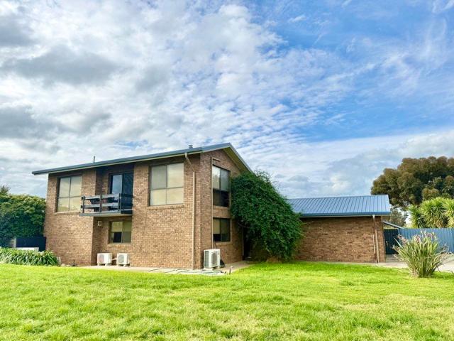 A Quality Small Acreage Property 2.14 Ha / 5.29 Ac
