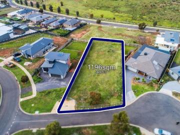 A QUARTER ACRE BLOCK WITH STUNNING VIEWS!