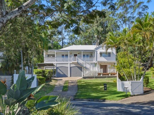 A Queenslander to Fall in Love With Views, Character & a Beautiful Modern Transformation