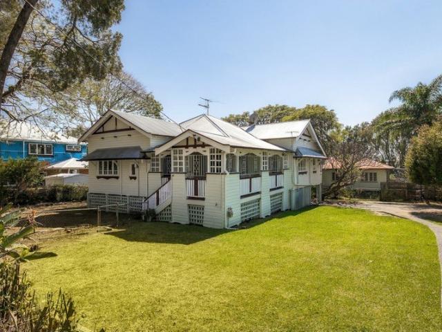 A Queenslander of Character. A Block of Possibility & Potential