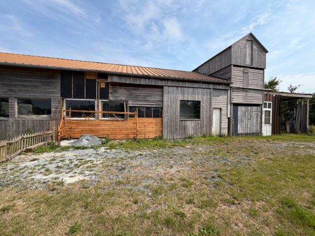 À quelques minutes de Périers – Propriété avec habitation familiale, hangar professionnel et bureaux sur 4 104 m² 50