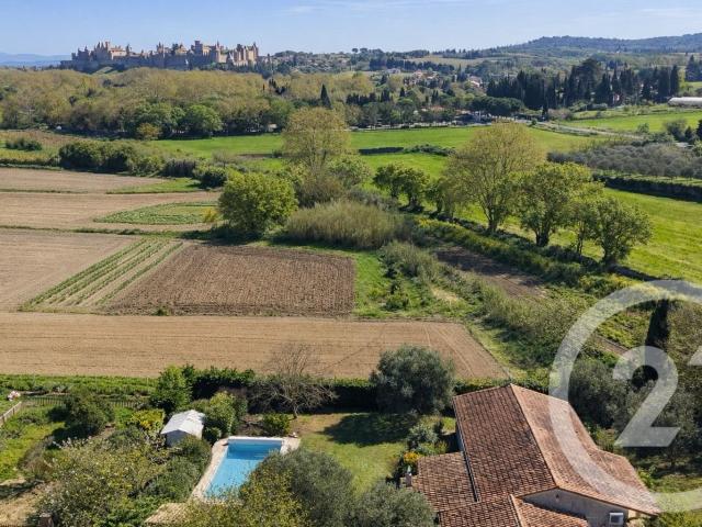 À quelques pas de la célèbre cité médiévale, cette maison de. 180m² Carcassonne