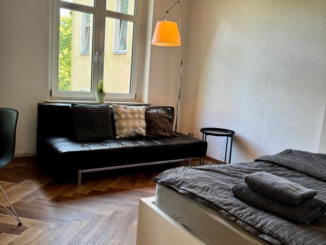 A quiet Berlin home by the Oberbaum Bridge, Berlin Amsterdam Apartments for Rent