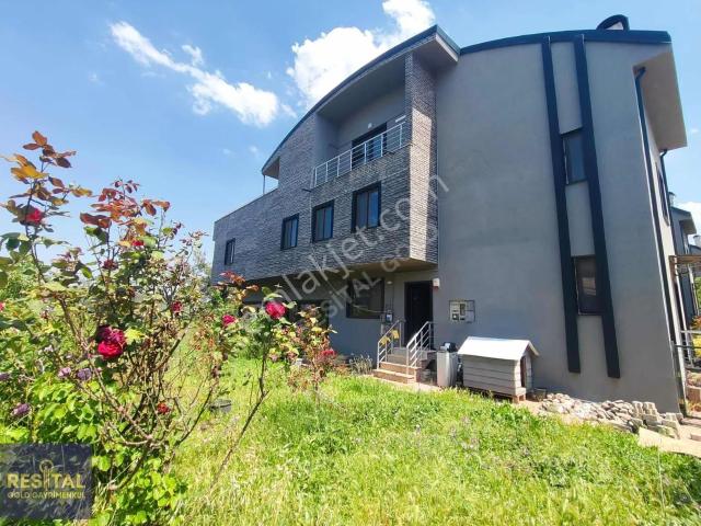 Çağrışanda Merkezi Konumda 6+1 Kiralık Villa