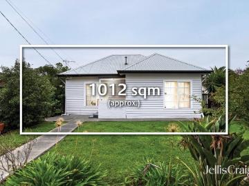 A rare 1012m² opportunity with renovation, extension or development potential STCA