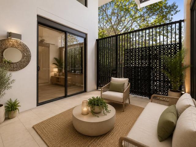 A Rare 188m² West End Townhouse Opportunities Like This Are Seldom Available