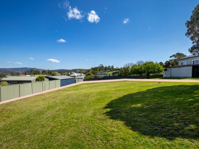 A Rare 1,012m² Opportunity Close to Town