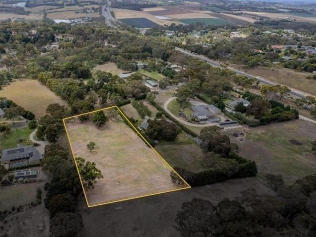 A Rare 1 Hectare Opportunity to Create Your Hills Lifestyle