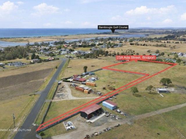 A Rare 2.5 acre Coastal Hideaway so close to town