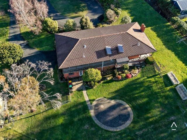 A Rare 5 Bedroom Lifestyle Opportunity with Space & Views