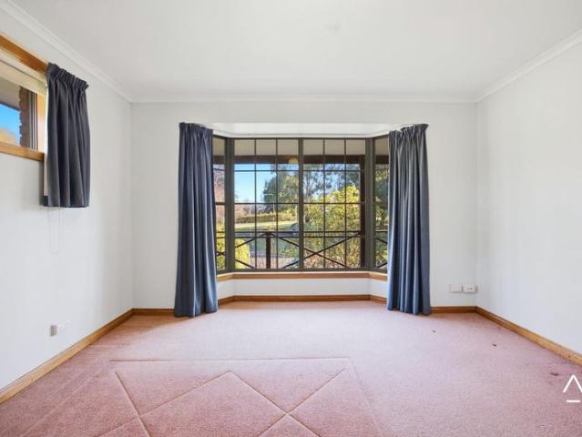 A Rare 5 Bedroom Lifestyle Opportunity with Space & Views