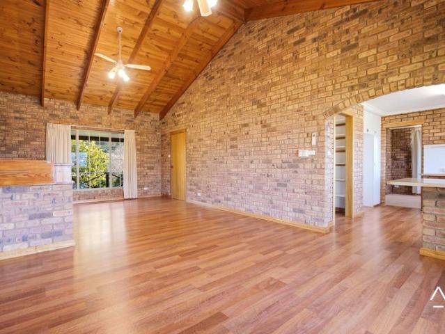 A Rare 5 Bedroom Lifestyle Opportunity with Space & Views