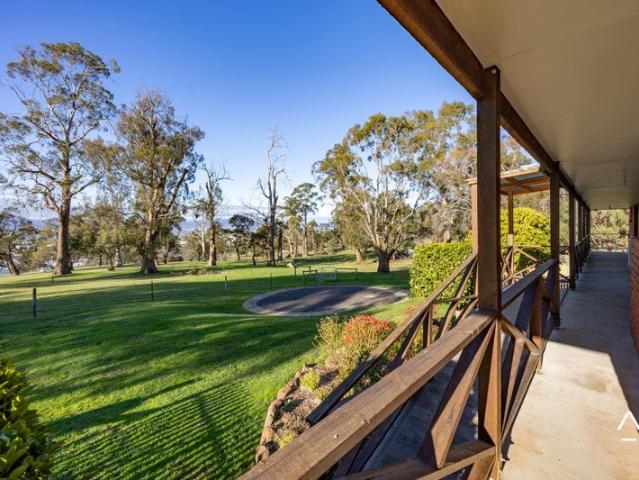 A Rare 5 Bedroom Lifestyle Property with Space, Views & Privacy