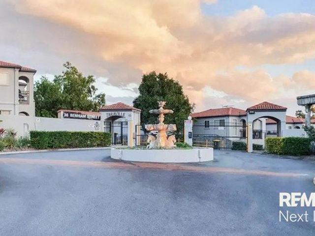 A Rare 5 Beds Townhouse with Dual Income & Resort Style Living 1/36 Benhiam Street, Calamvale