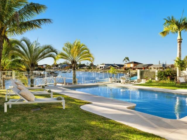 A Rare 972 sqm Waterfront Lifestyle with Space, Outlook and Connection