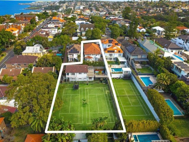 A Rare Coastal Landholding of 1,744sqm