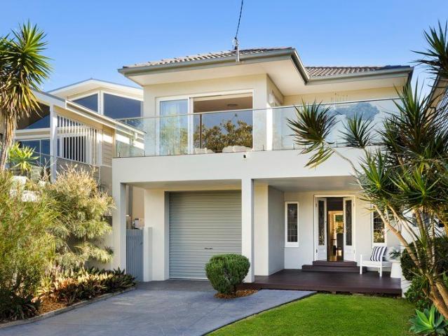 A rare coastal position on beachfront reserve