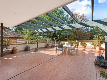 A rare combination of extraordinary scale and exceptional outdoor living