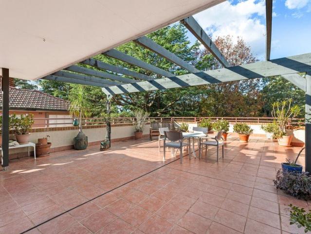 A rare combination of extraordinary scale and exceptional outdoor living