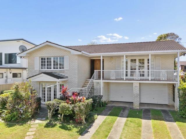A Rare Combination of North Facing Backyard, Quiet Cul de Sac & Walk to Everything Convenience
