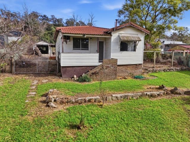 A Rare Canvas in the Heart of Picton