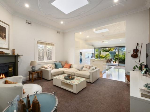 A Rare Character Filled Semi on Manly's Prestigious Western Hill