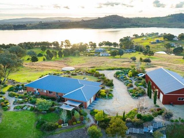 A Rare and Remarkable Opportunity/Lakeside Living on the Murray!