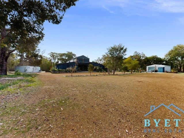 A Rare Acreage Escape Where Lifestyle, Privacy & Possibility Meet 6 Acres in Birchmont