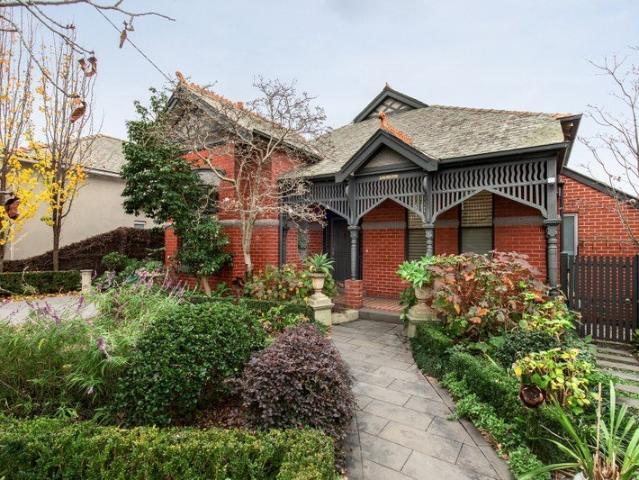 Luxurious Family Living In Riverside Hawthorn