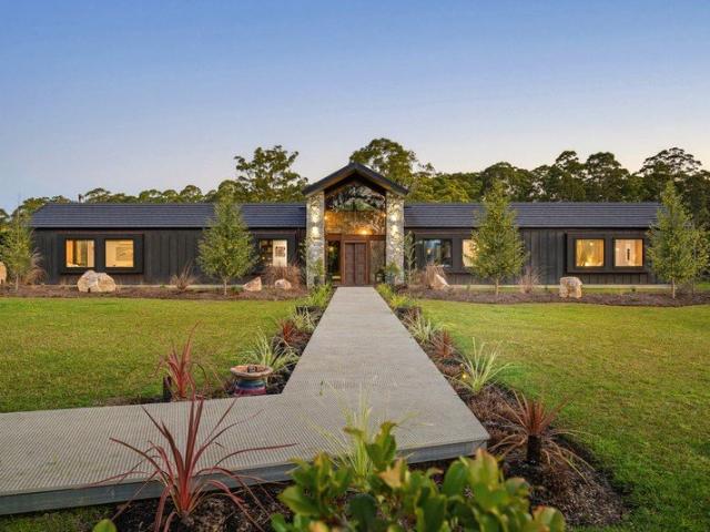 A RARE ARCHITECTURAL COUNTRY ESTATE ON 48 ACRES