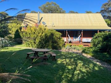 A Rare Botanical Retreat in Little Hartley