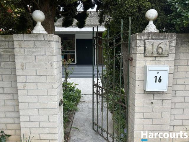 A Rare Beaconsfield Residence with Room to Live, Work & Entertain