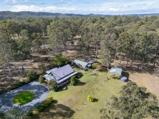 A RARE BLEND OF RUSTIC CHARACTER & RURAL SPACE