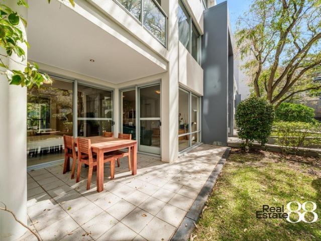 A RARE GARDEN COURT RESIDENCE IN PANORAMA APARTMENT G1