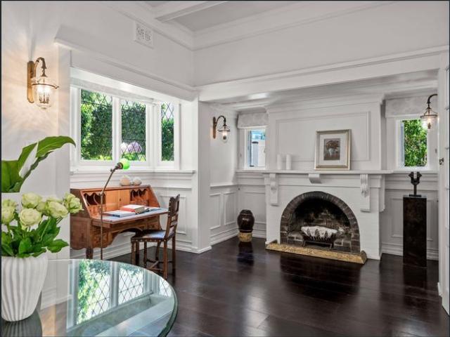 A RARE DARLING POINT SANCTUARY: TIMELESS ELEGANCE AND MODERN LUXURY