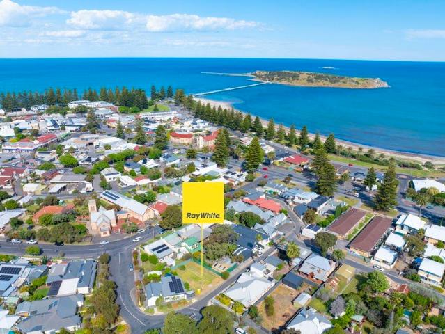 A Rare Find in the Heart of Victor Harbor!