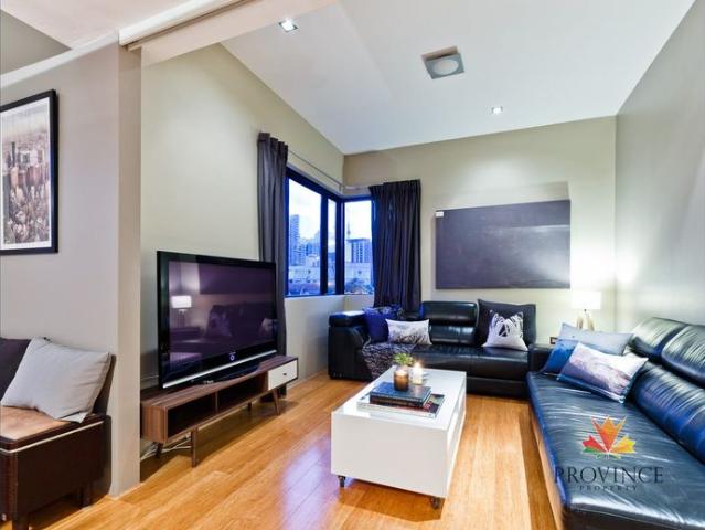 A RARE FIND! New York Style 2 Storey Apartment | with 2 Car Bays!
