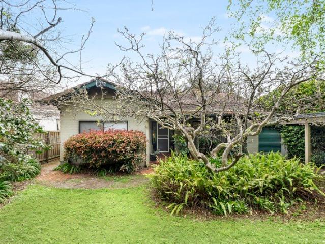 A Rare Kew Landholding with Limitless Possibility