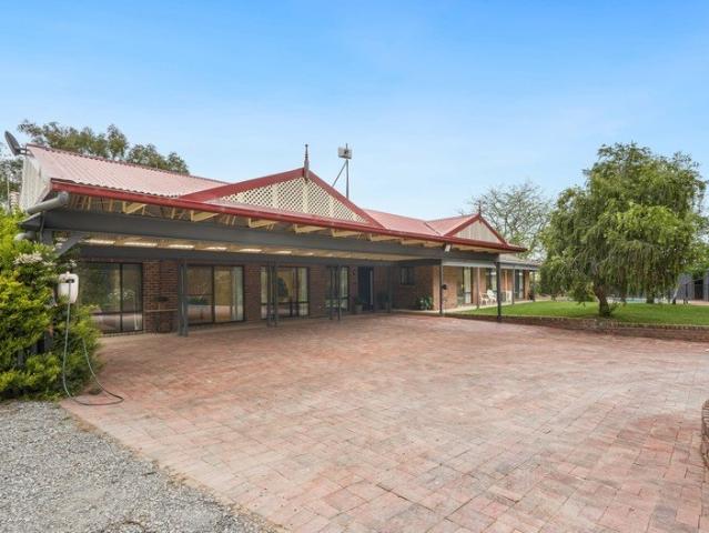A Rare Hills Haven of Space, Privacy & Lifestyle