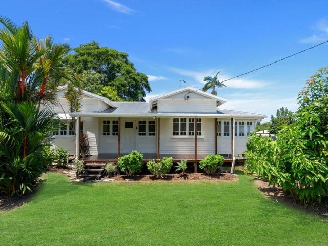 A Rare Jewel in the Heart of Mossman: Charming Queenslander Home