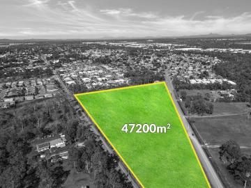A Rare Opportunity Acreage Lifestyle in a Prime Location!